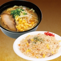 炒飯と味噌ラーメンセット
